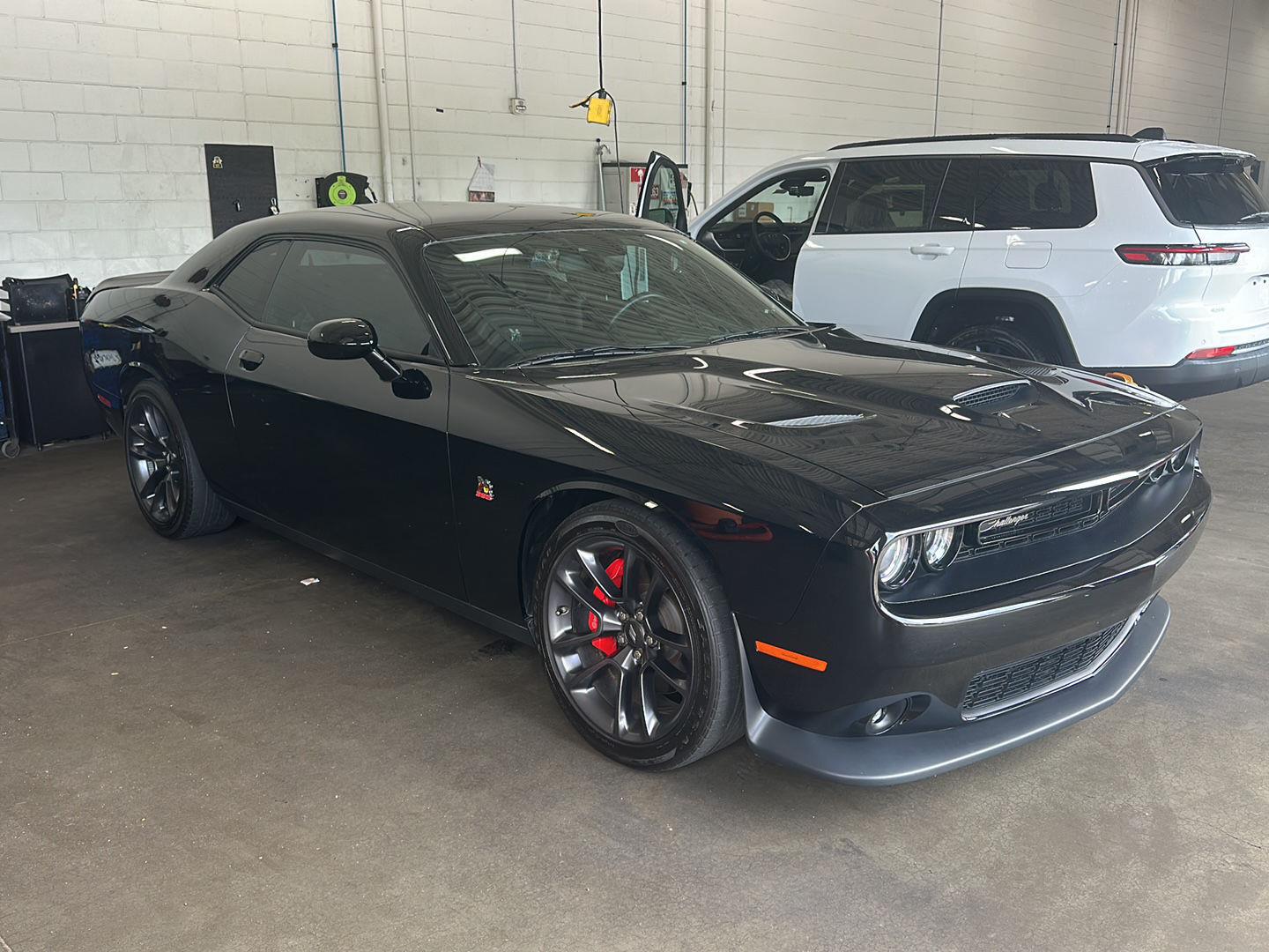 Pitch Black Clearcoat 2021 Dodge Challenger Coupe Rear-Wheel Drive 6-Speed Manual