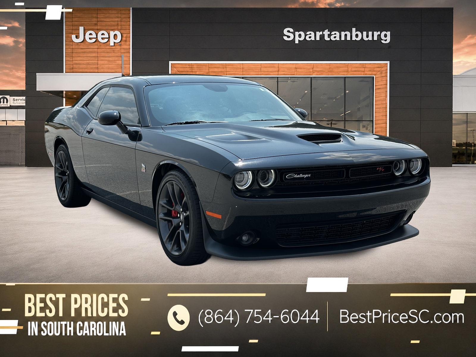 Pitch Black Clearcoat 2021 Dodge Challenger Coupe Rear-Wheel Drive 6-Speed Manual