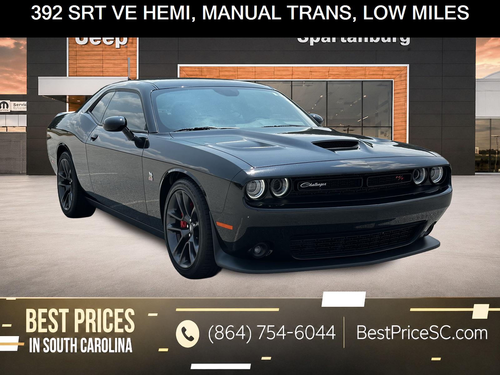 Pitch Black Clearcoat 2021 Dodge Challenger Coupe Rear-Wheel Drive 6-Speed Manual