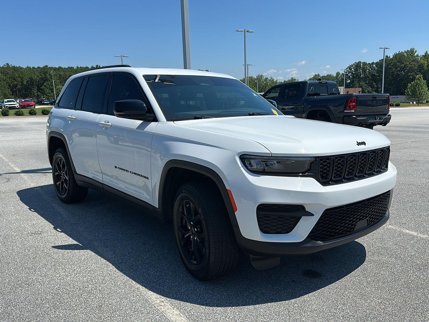 Bright White Clearcoat 2024 Jeep Grand Cherokee SUV / Crossover 4X2 8-Speed Automatic