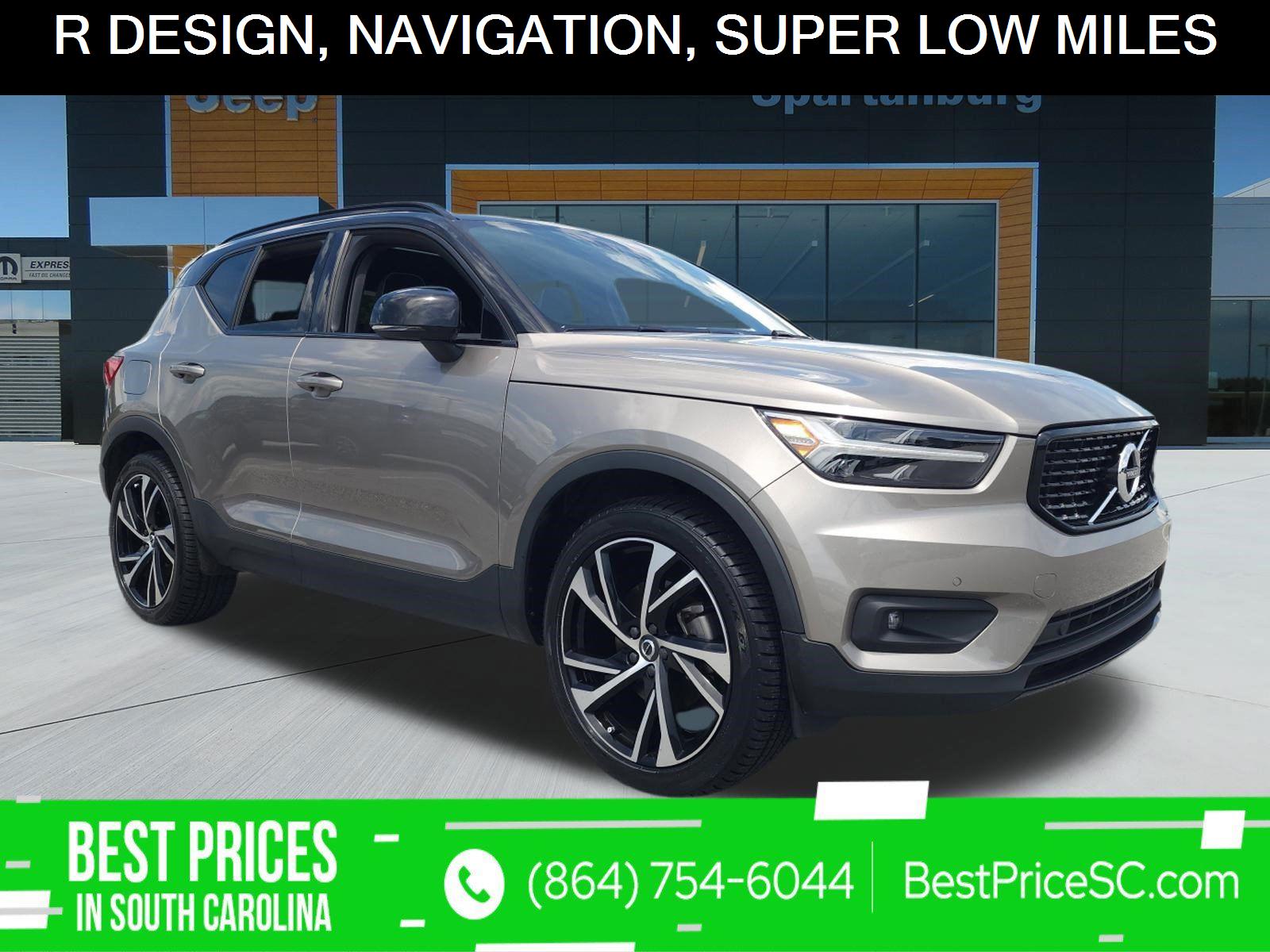 Gray (Pebble Grey Metallic) 2022 Volvo XC40 SUV / Crossover Front-Wheel Drive Automatic