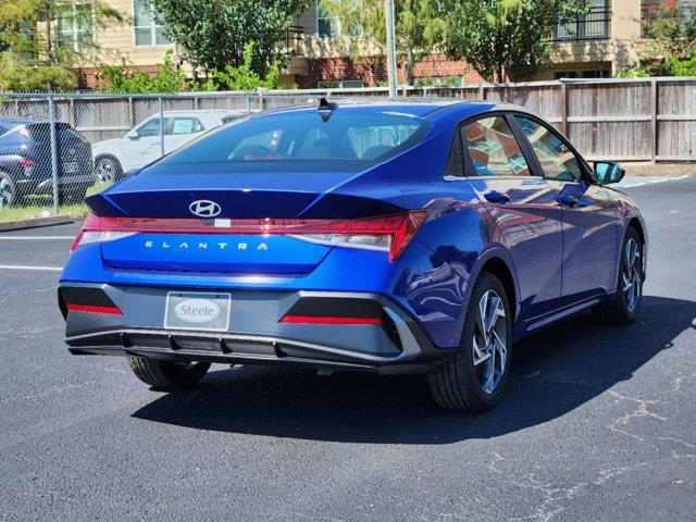 2024 Hyundai Elantra SEL 3