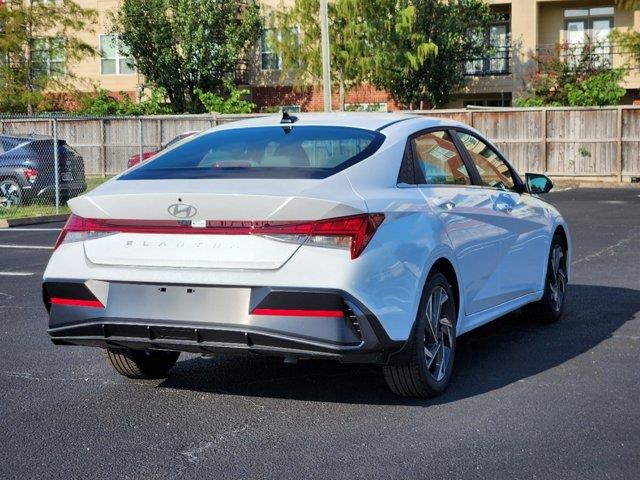 2024 Hyundai Elantra SEL 3