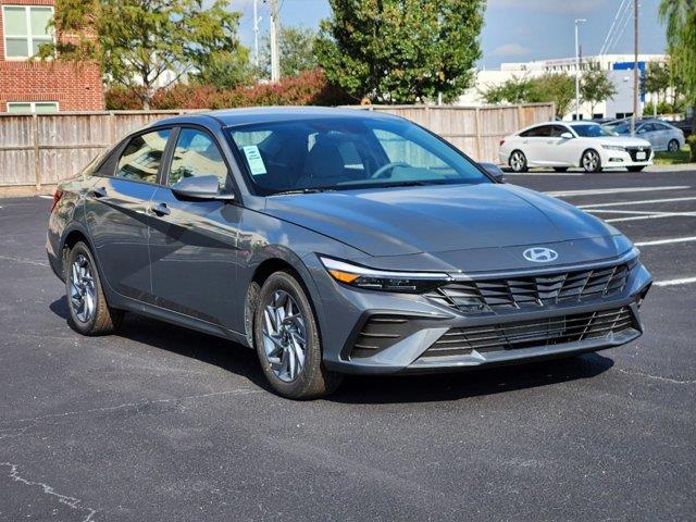 2024 Hyundai Elantra SEL 2