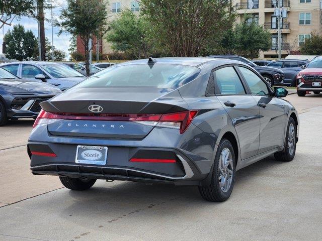 2024 Hyundai Elantra SEL 3