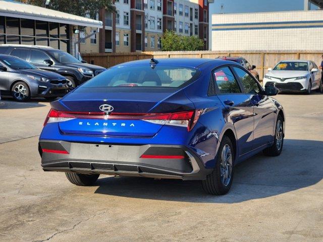 2024 Hyundai Elantra SEL 5