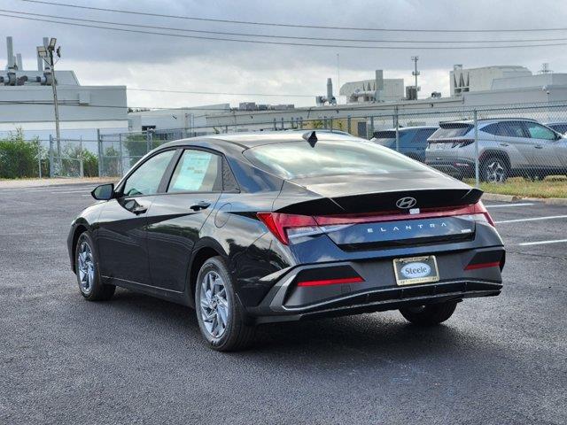 2025 Hyundai Elantra Hybrid Blue 4