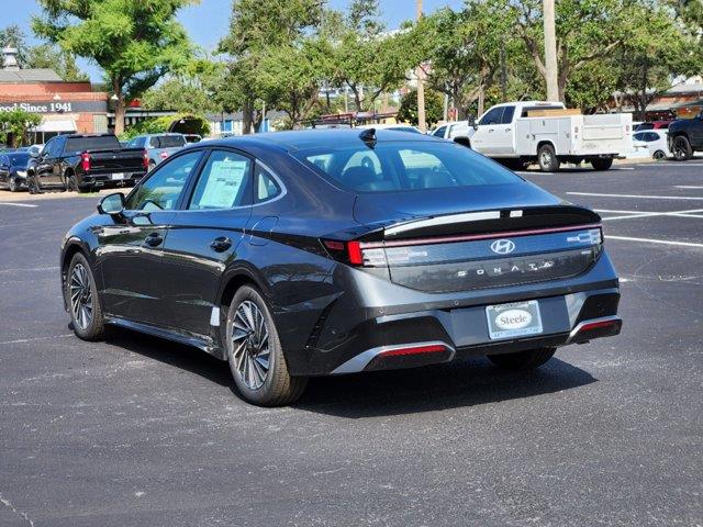 2024 Hyundai Sonata Hybrid Limited 4