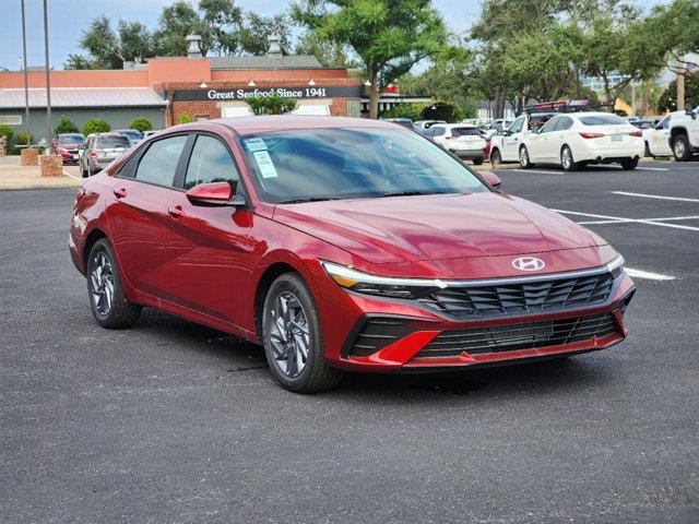 2024 Hyundai Elantra SEL 2