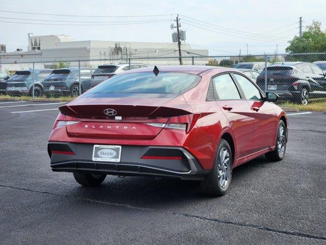 2024 Hyundai Elantra SEL 3