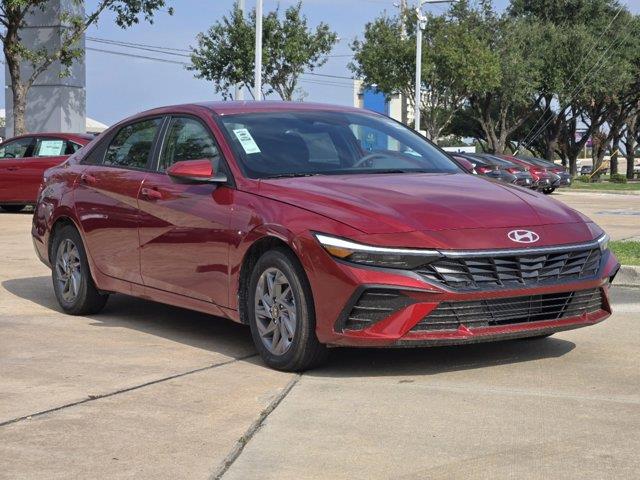 2024 Hyundai Elantra SEL 2