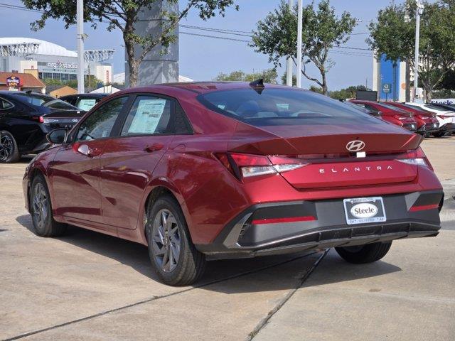 2024 Hyundai Elantra SEL 3