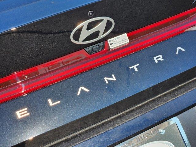 2025 Hyundai Elantra Hybrid Limited 8