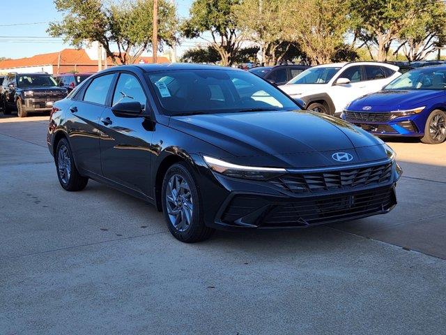 2025 Hyundai Elantra Hybrid Blue 2