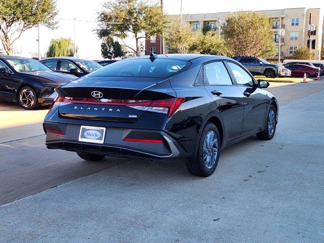 2025 Hyundai Elantra Hybrid Blue 3