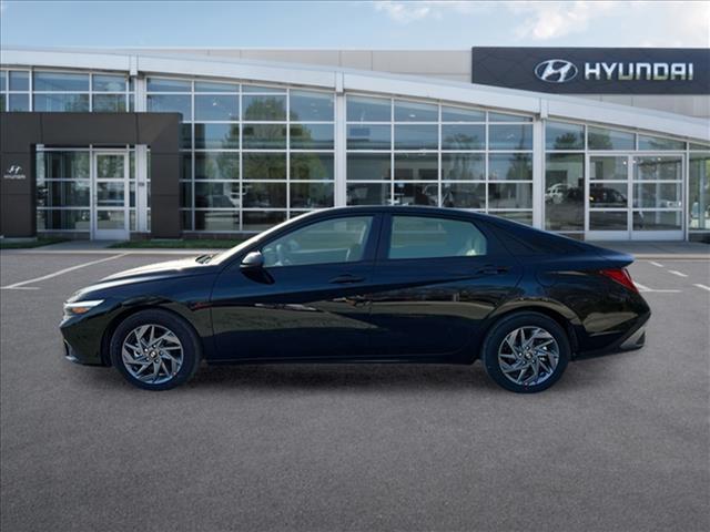 2025 Hyundai Elantra Hybrid Blue 3