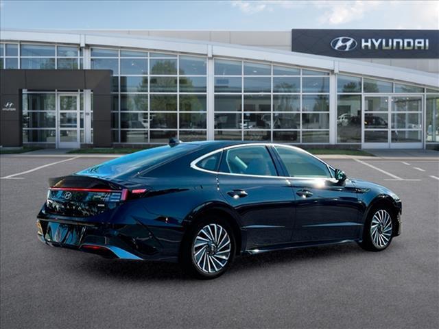 2024 Hyundai Sonata Hybrid Limited 8