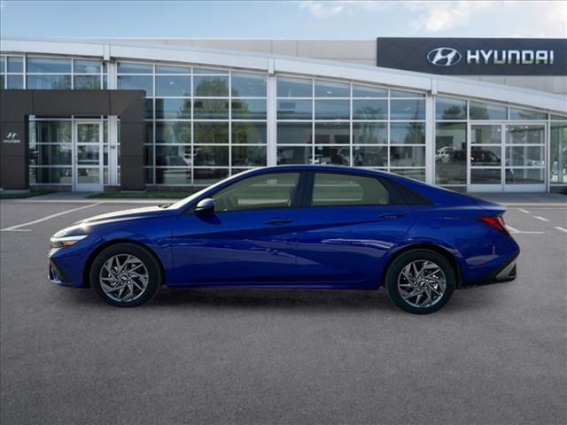 2024 Hyundai Elantra SEL 3