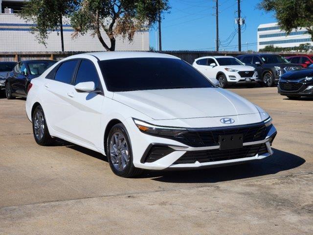 2024 Hyundai Elantra SEL 3