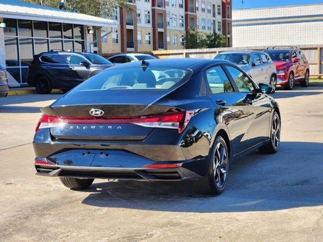 2023 Hyundai Elantra SEL 5