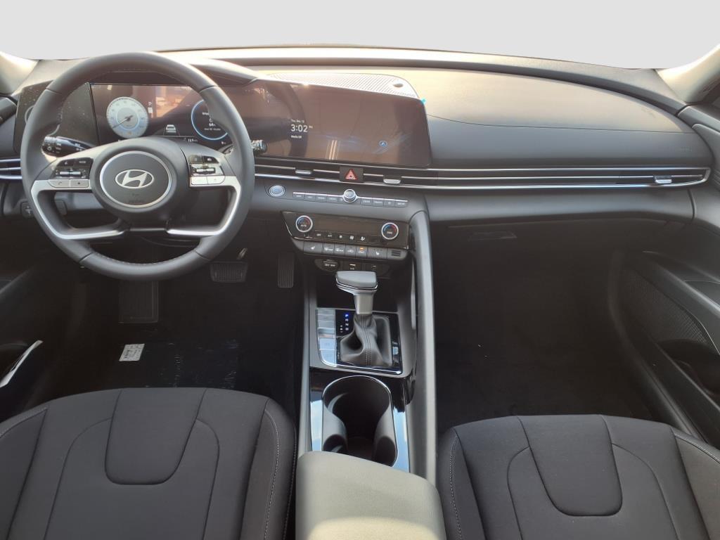 2025 Hyundai Elantra SEL Convenience 9