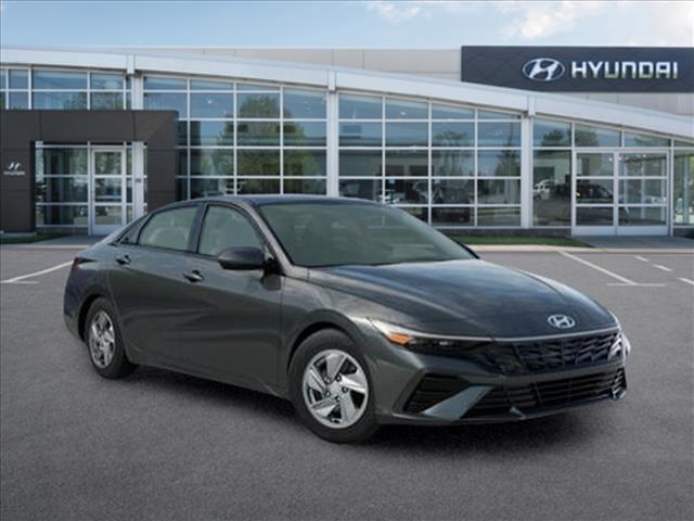 2025 Hyundai Elantra SE 2