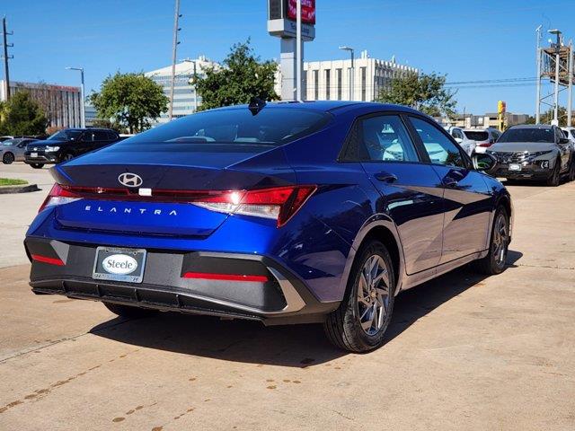 2024 Hyundai Elantra SEL 3