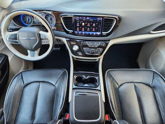 2021 Chrysler Pacifica Limited 25