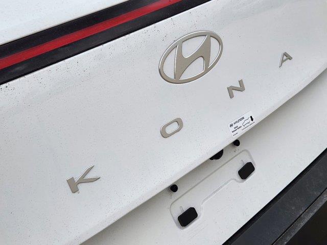 2024 Hyundai Kona SE 8