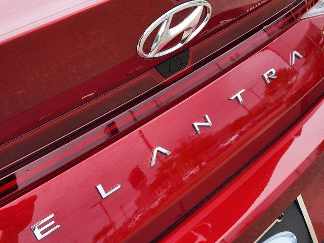 2023 Hyundai Elantra Hybrid Limited 8