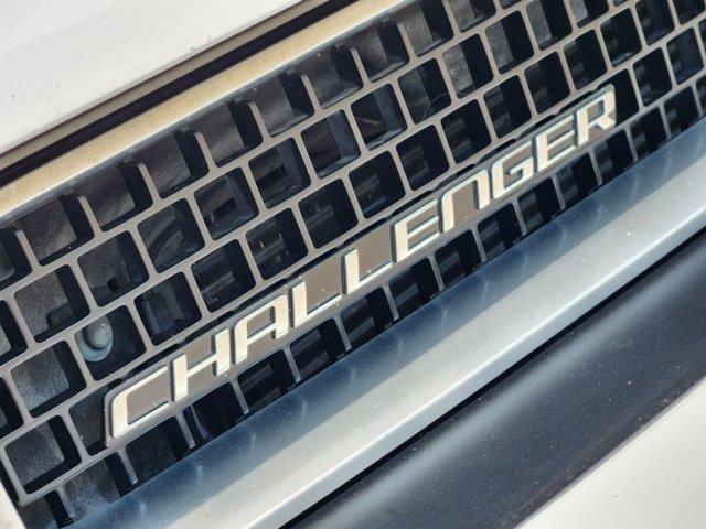 2013 Dodge Challenger SXT 13