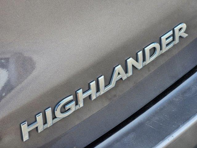 2018 Toyota Highlander LE 12
