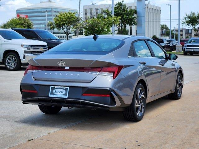 2024 Hyundai Elantra SEL 3