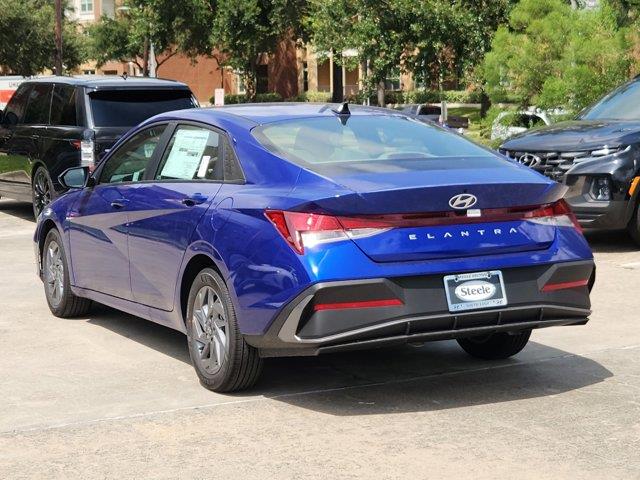 2024 Hyundai Elantra SEL 3