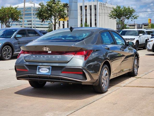 2024 Hyundai Elantra SEL 3