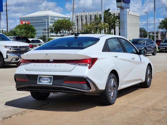 2024 Hyundai Elantra SEL 3