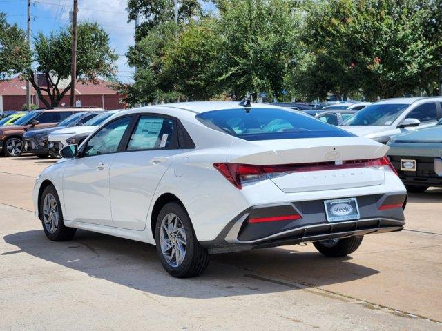 2024 Hyundai Elantra SEL 4