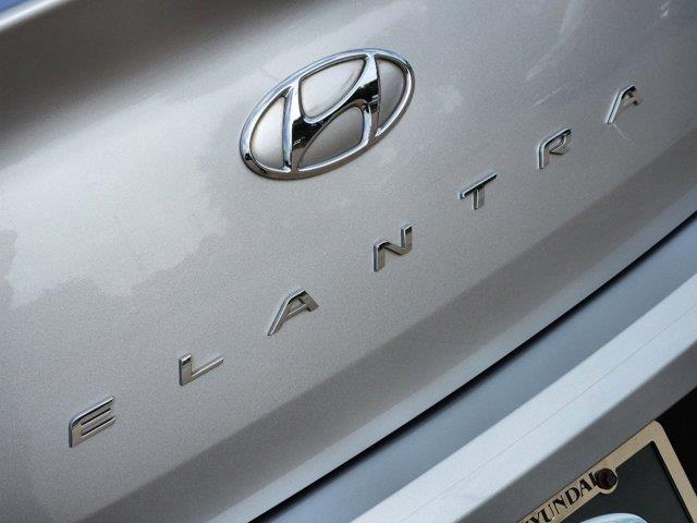 2020 Hyundai Elantra Limited 12