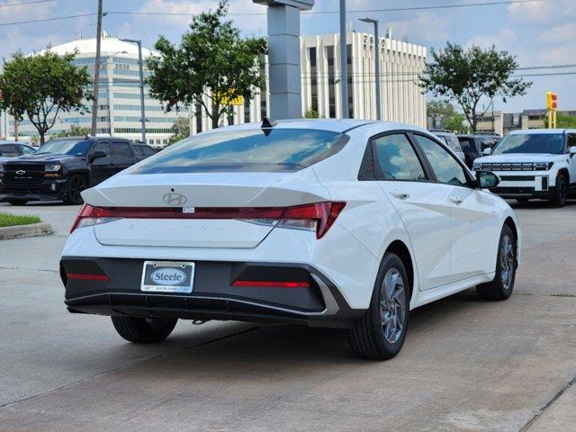 2024 Hyundai Elantra SEL 4