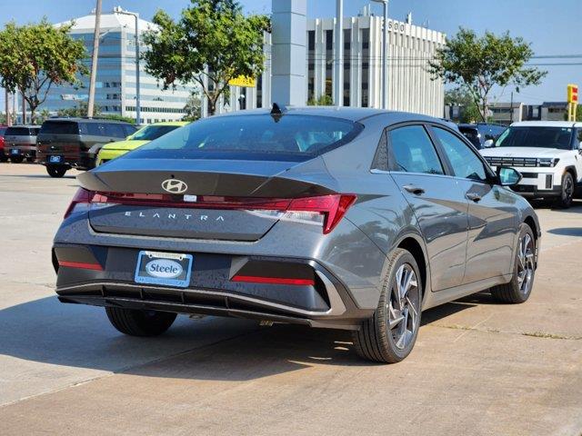 2024 Hyundai Elantra SEL 3