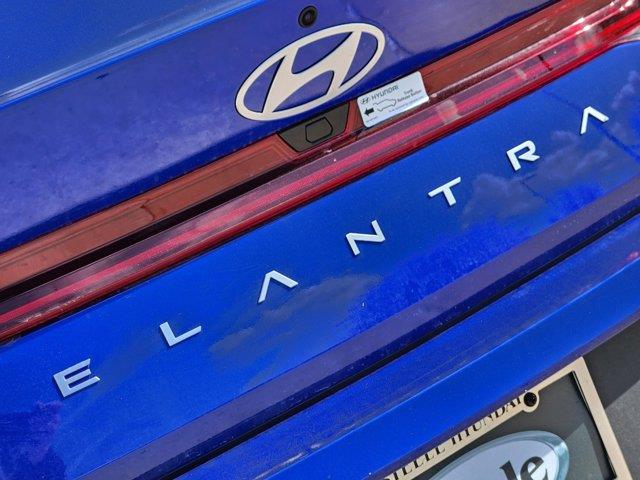 2024 Hyundai Elantra Hybrid Blue 8