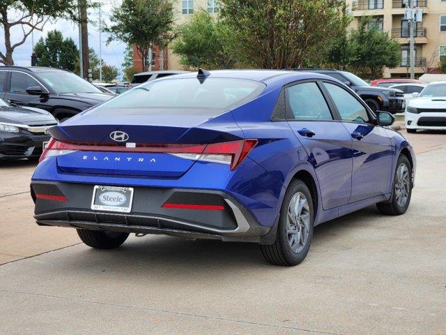 2024 Hyundai Elantra SEL 3