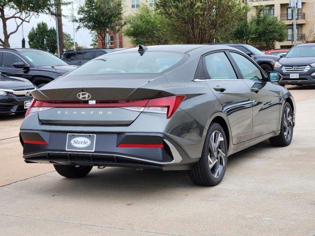 2024 Hyundai Elantra SEL 3