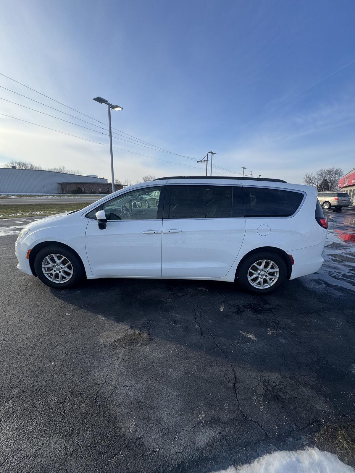 2020 Chrysler Voyager's photo