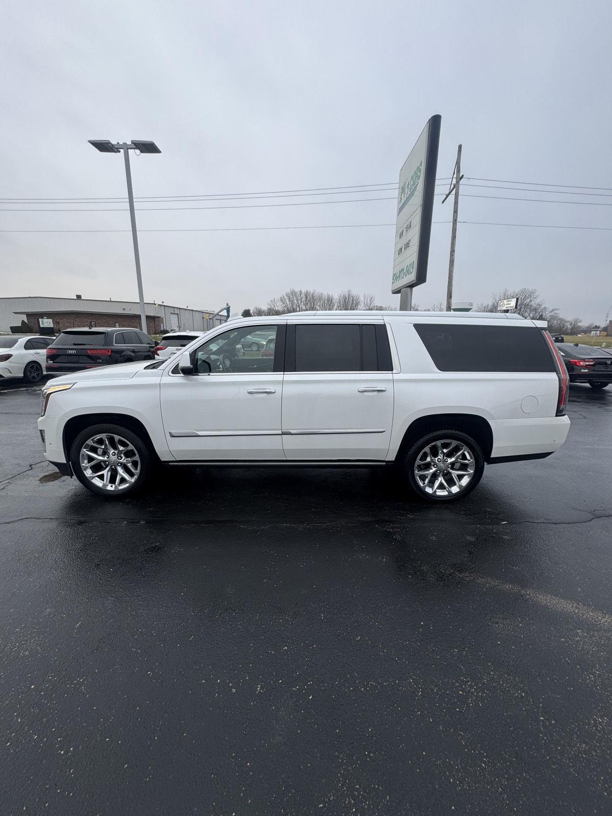 2018 Cadillac Escalade ESV Platinum's photo