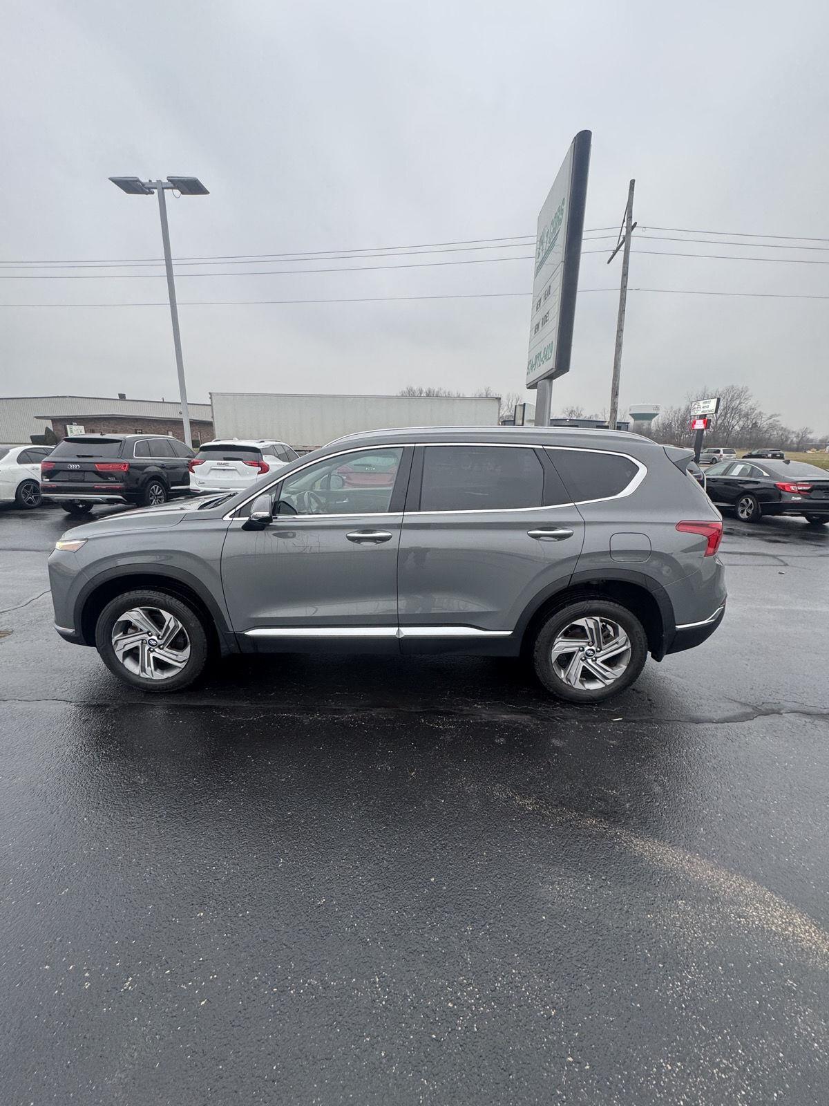 2022 Hyundai Santa Fe SEL's photo