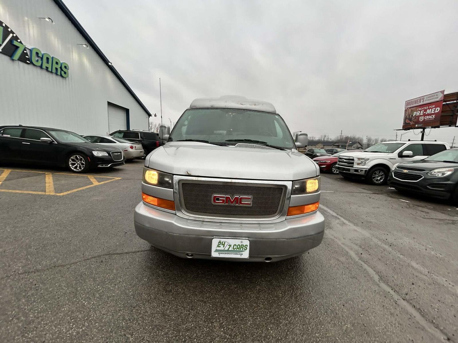 2010 GMC Savana's photo