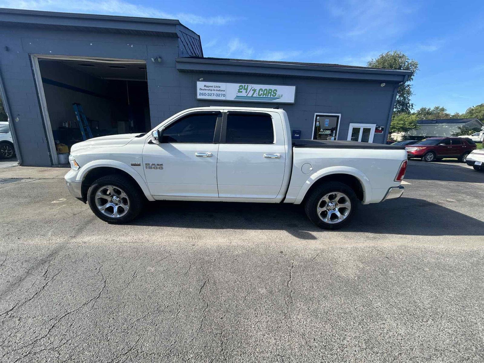 2017 Ram 1500 Laramie photo 3