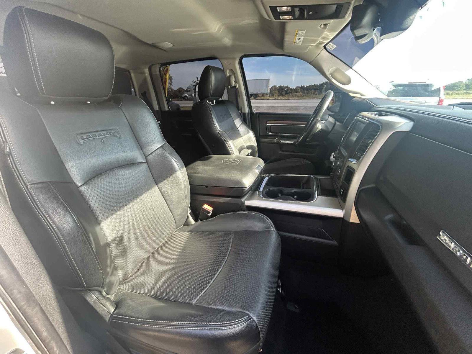 2017 Ram 1500 Laramie photo 9