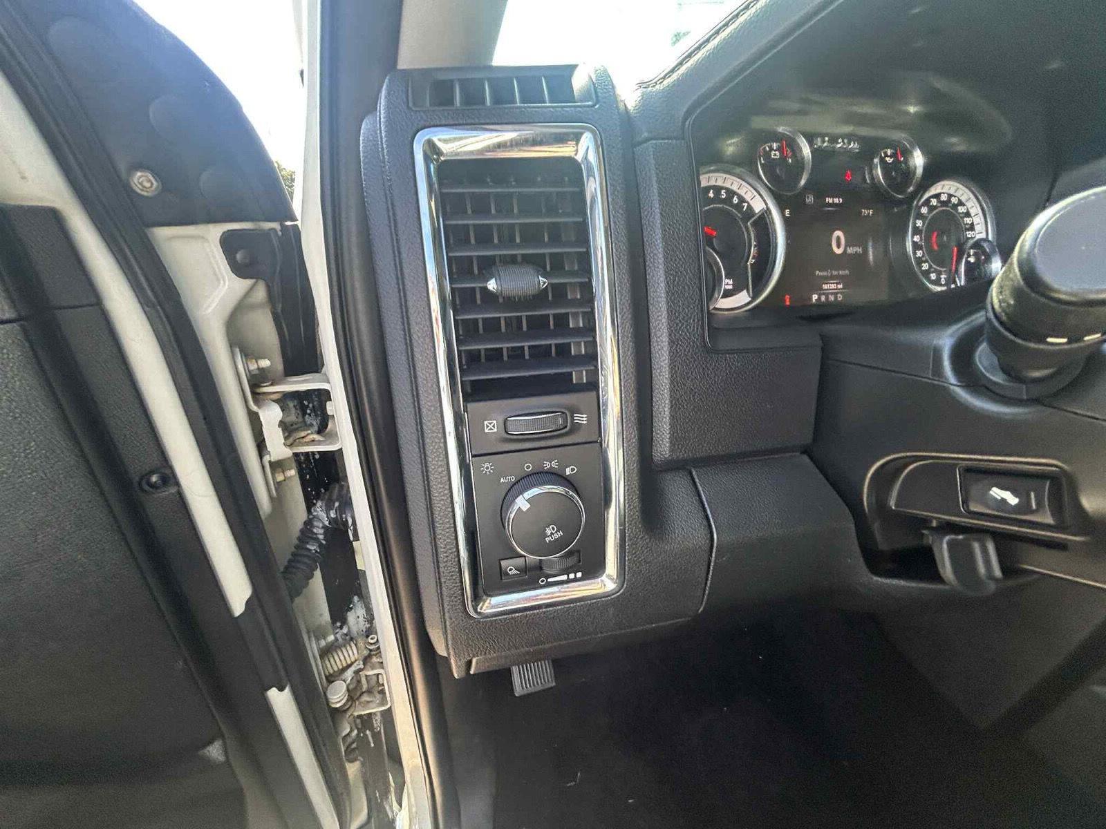 2017 Ram 1500 Laramie photo 11